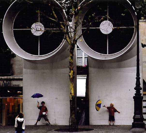 Umbrella posers